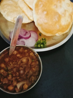 छोले भटूरे (Chole bhature recipe in hindi) रेसिपी मुख्य फोटो