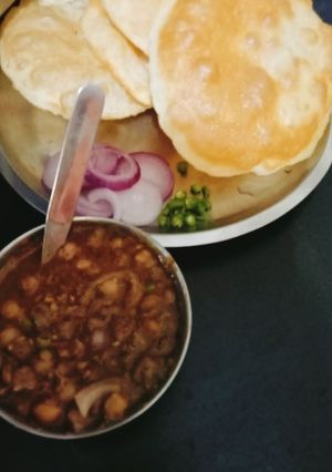 छोले भटूरे (Chole bhature recipe in hindi) रेसिपी मुख्य फोटो