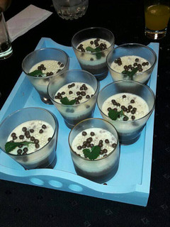 Una foto de Postre triple chocolate