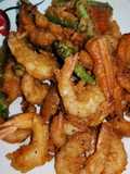 กุ้งและผักทอด