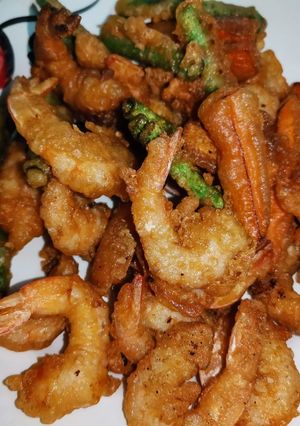 รูปของ กุ้งและผักทอด