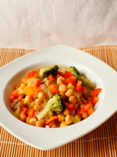 Una foto de Wok de garbanzos