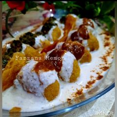 A picture of Dahi bhale.