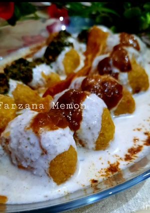A picture of Dahi bhale.