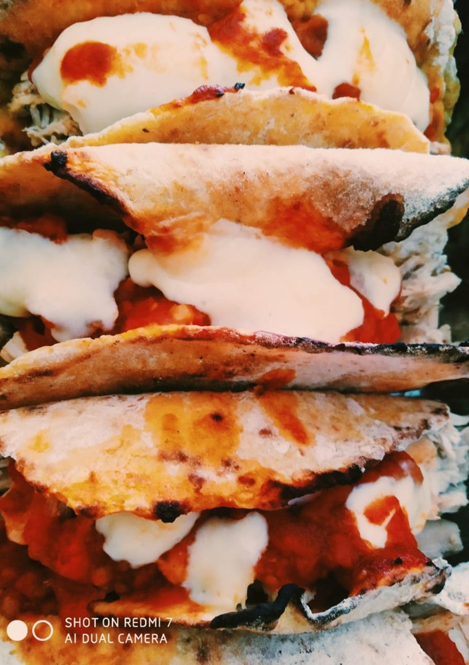 Una foto de Tortilla de coreanito, tomate y queso