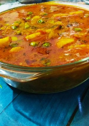 A picture of Potato and Fresh greenpeas Curry.