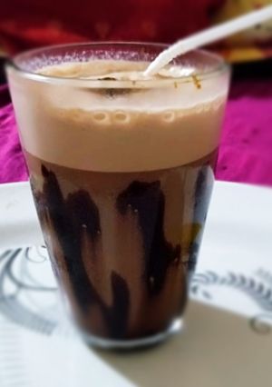 ओरियो मिल्कशेक (Oreo milkshake recipe in hindi) रेसिपी मुख्य फोटो
