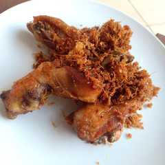 A picture of Ayam Goreng Lengkuas.