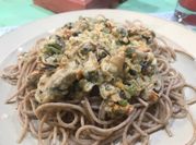 Una foto de spaghetti al ajo