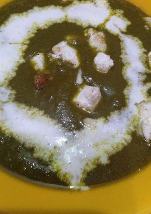 A picture of Palak paneer with onion and garlic.