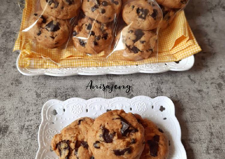 Langkah Mudah untuk Menyiapkan 34. Chocochips Cookies Anti Gagal