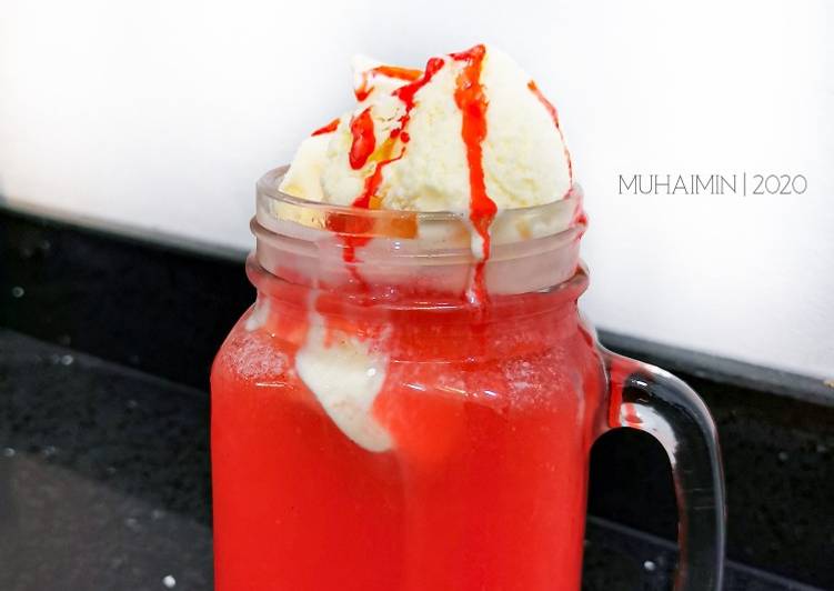 Resepi Strawberry Float Vanila yang Yummy