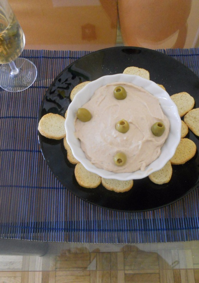 Una foto de Paté de atún y anchoas