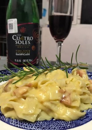 Una foto de Tagliatelle alla Carbonara (Tallarines a la Carbonara)