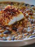 Fagioli misti con baccalà e polvere di peperone crusco tostato