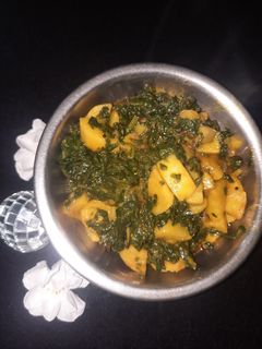 आलू पालक की सब्जी (aloo palak ki sabzi recipe in Hindi) रेसिपी मुख्य फोटो