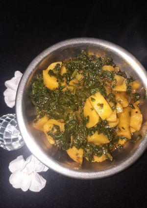 आलू पालक की सब्जी (aloo palak ki sabzi recipe in Hindi) रेसिपी मुख्य फोटो