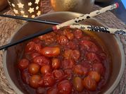 Una foto de confitar tomates cherry