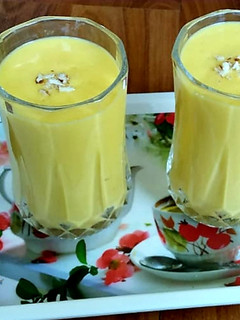 मैंगो लस्सी (mango Lassi recipe in hindi) रेसिपी मुख्य फोटो