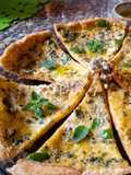 Egg Pizza بالعيش البلدي بالزعتر
