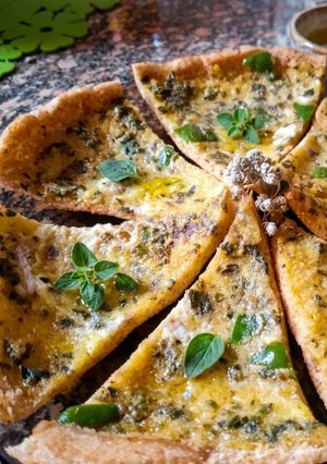 صورة لوصفة Egg Pizza بالعيش البلدي بالزعتر