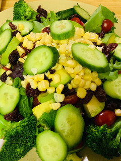 Una foto de Ensalada de Brócoli con Elote #La Cocina de Consuelo