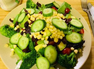 Una foto de Ensalada de Brócoli con Elote #La Cocina de Consuelo