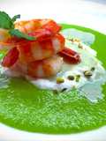 Gamberi con crema di piselli, burrata e gelato al limone e pistacchi