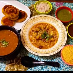 A picture of Matar curry with aloo petis.