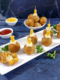 કોર્ન ચીઝ બોલ્સ (Corn Cheese Balls recipe in Gujarati) રેસીપી મુખ્ય ફોટો