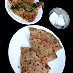 A picture of Methi aalu paratha.