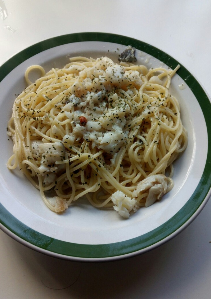 Una foto de Espaguetis con bacalao al pil pil