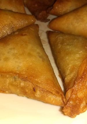A picture of Chicken Qeema samosa.