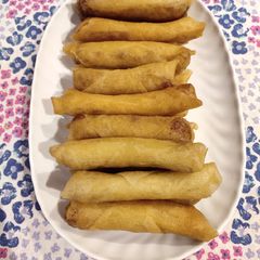 A picture of Lumpiang Shanghai.