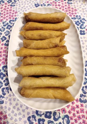 A picture of Lumpiang Shanghai.