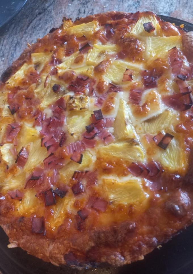 Una foto de Pizza hawaiana 🍕 🍍