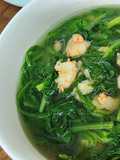Canh cải cúc nấu tôm nõn