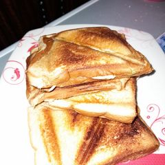 A picture of Stuffed Toasted bread.