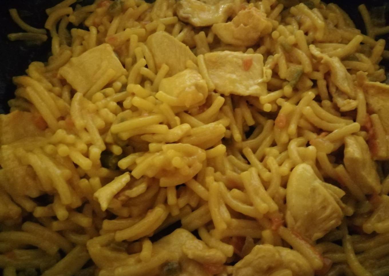 Fideuá con filetes de pollo
