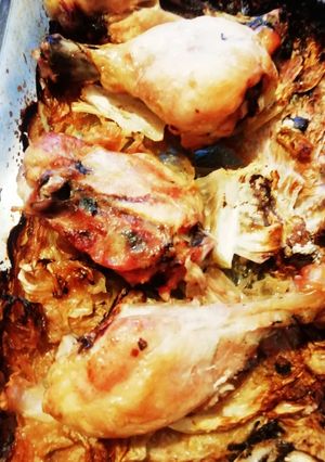 Una foto de Pollo en repollo o puerro