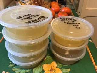 Bouillon de poularde à l'ail, échalotes et herbes aromatiques