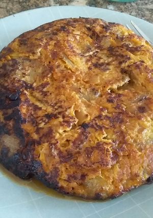 Una foto de Tortilla de papa del aire y zanahoria