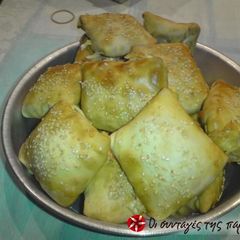 A picture of Easter kalitsounia.