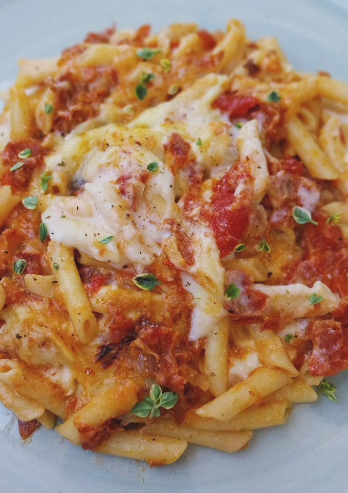 Una foto de Macarrones con chorizo gratinados con bechamel
