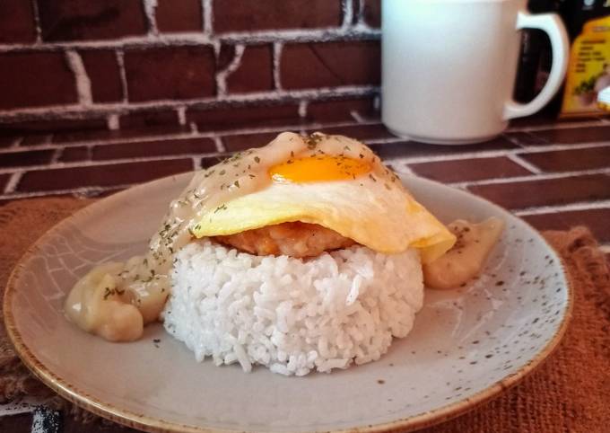 Ternyata begini lho! Resep praktis membuat Loco Moco (Burger Nasi) with Gravy Sauce dijamin spesial