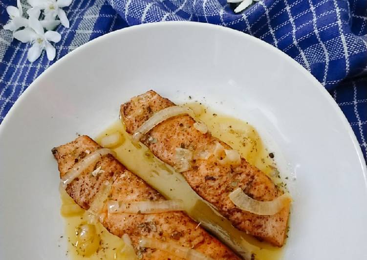 Cara Membuat Salmon Grill With Honey Lemon Butter Sauce Yang Enak - RMPedia