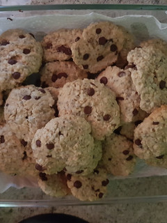 Una foto de Galletas con chispas de chocolate sin gluten, lactosa y huevo