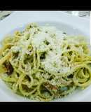 Pasta carbonara de aguacate o palta