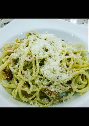 Una foto de Pasta carbonara de aguacate o palta
