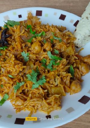છોલે પુલાવ (Chhole Pulao Recipe In Gujarati) રેસીપી મુખ્ય ફોટો